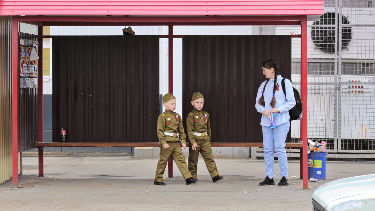 Чеканя шаг идут "бойцы!" - Игорь Родионов Чеканя шаг идут "бойцы!" - Игорь Родионов