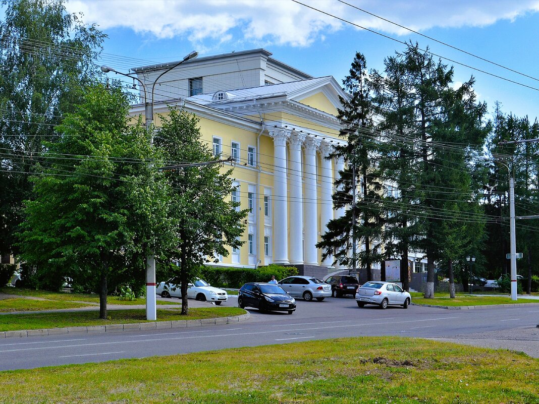 Чебоксары. Здание библиотеки Горкома КПСС. - Пётр Чернега Чебоксары. Здание библиотеки Горкома КПСС. - Пётр Чернега