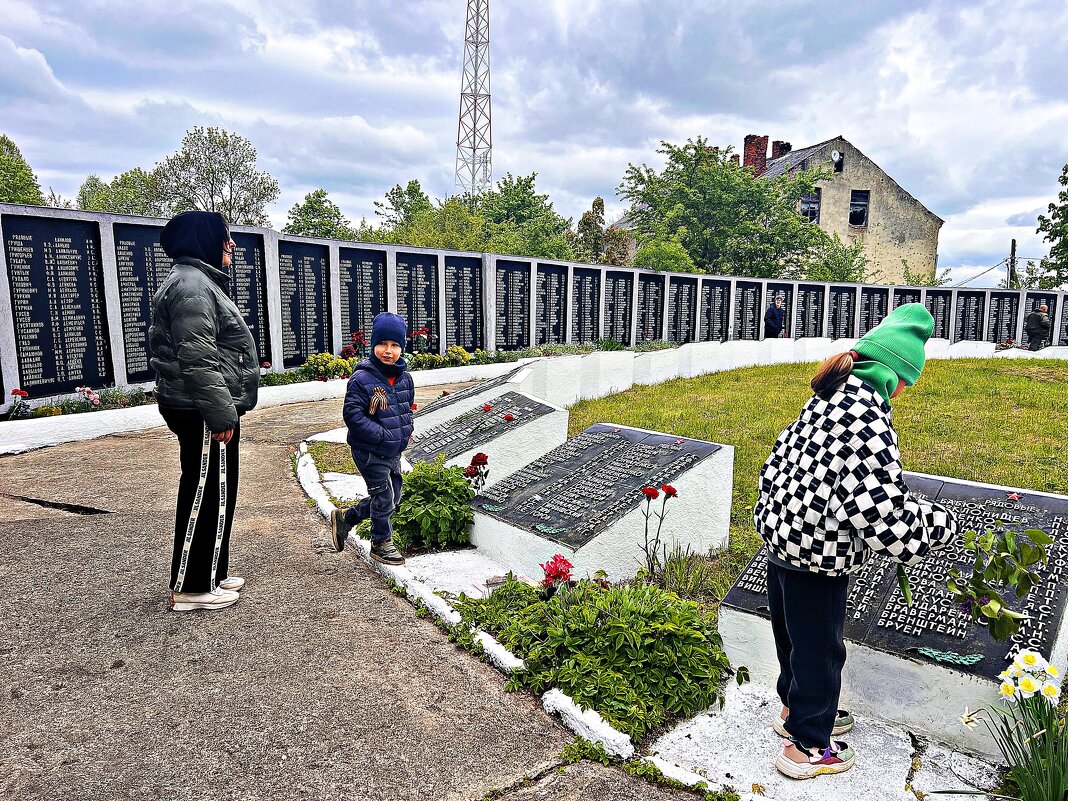 У мемориала в пос. Корнево. - Валерия Комова У мемориала в пос. Корнево. - Валерия Комова
