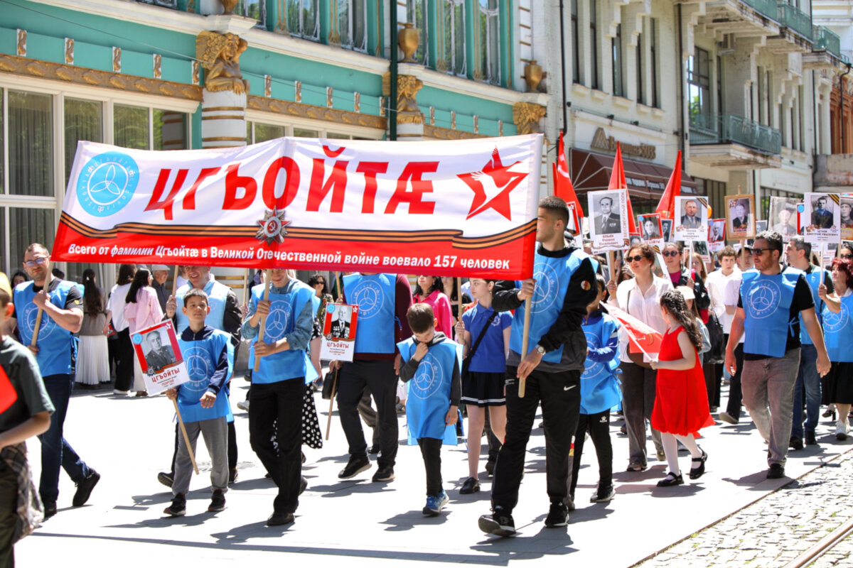 Бессмертный полк во Владикавказе 9 мая 2025 года. - Олег Стасенко Бессмертный полк во Владикавказе 9 мая 2025 года. - Олег Стасенко