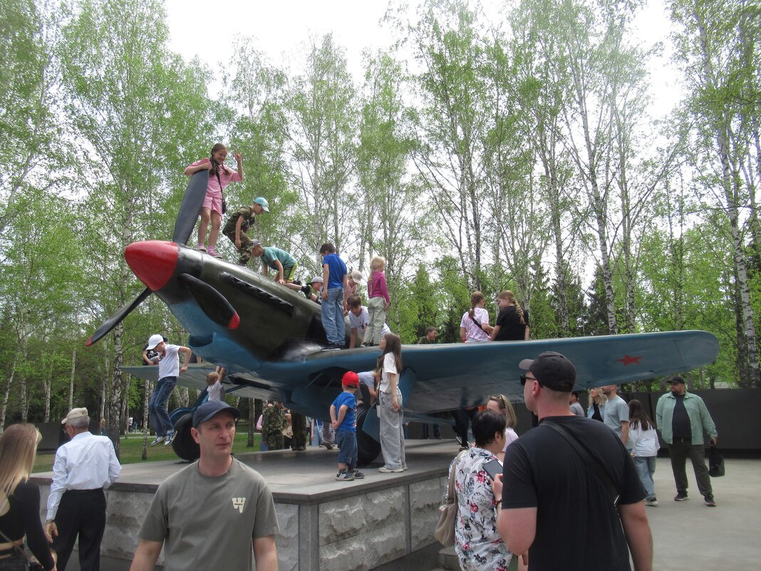 Игра в самолётики - Андрей Макурин