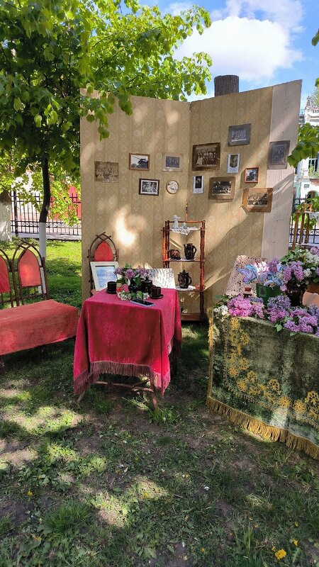 Выставка в парке к празднику. - Ольга 