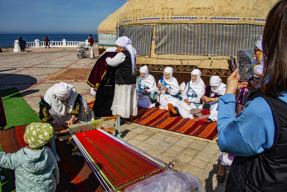 Работа кипит - Анатолий Чикчирный