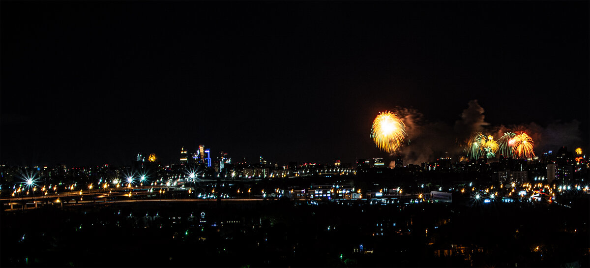 Салют над Москвой в честь 80 летия Великой Победы! - Юрий Яньков
