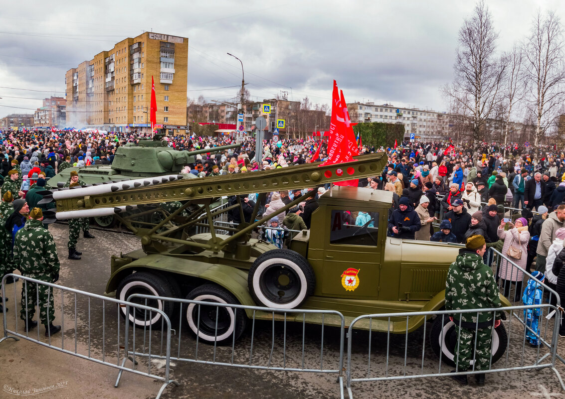 9 мая в Ухте.Городу подарена настоящая боевая "Катюша"-ЗИС-5 с реактивной установкой БМ-13 - Николай Зиновьев 9 мая в Ухте.Городу подарена настоящая боевая "Катюша"-ЗИС-5 с реактивной установкой БМ-13 - Николай Зиновьев