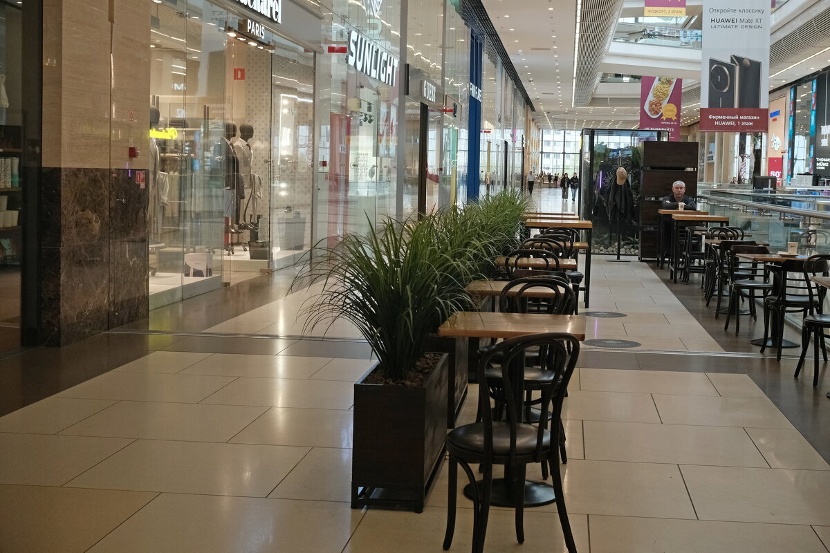 Торговый центр после праздников. Безлюдно! - Лютый Дровосек Торговый центр после праздников. Безлюдно! - Лютый Дровосек