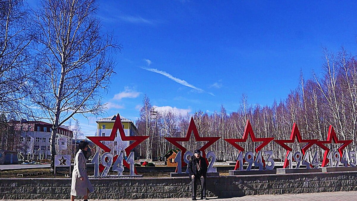 Май...В сквере  Победы в Нефтеюганске. - Владимир 