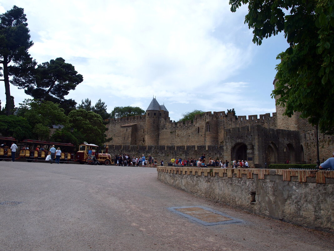 У крепости Каркассон. - Владимир Драгунский У крепости Каркассон. - Владимир Драгунский