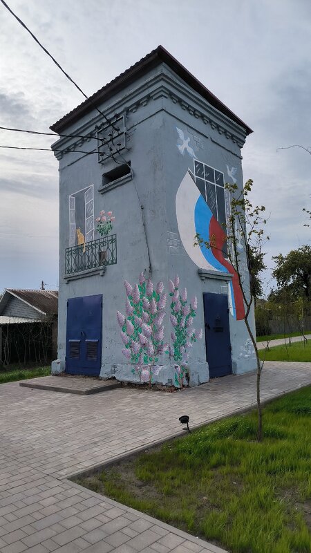 Стародуб. Преобразившаяся трансформаторная будка. - Ольга 