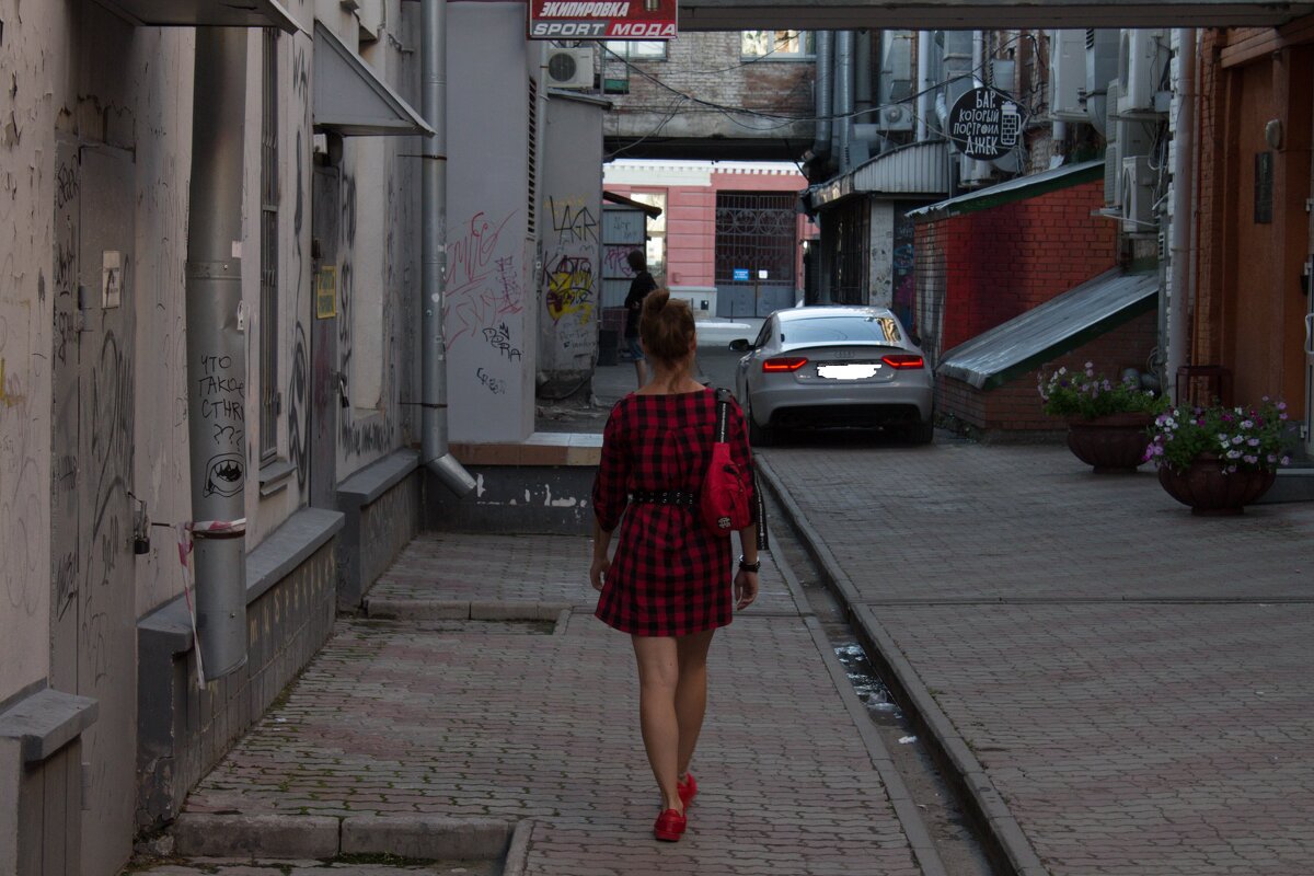 девушка и город - Андрей Петренко девушка и город - Андрей Петренко