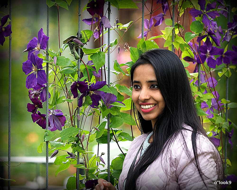 девушка и цветы - Олег Лукьянов