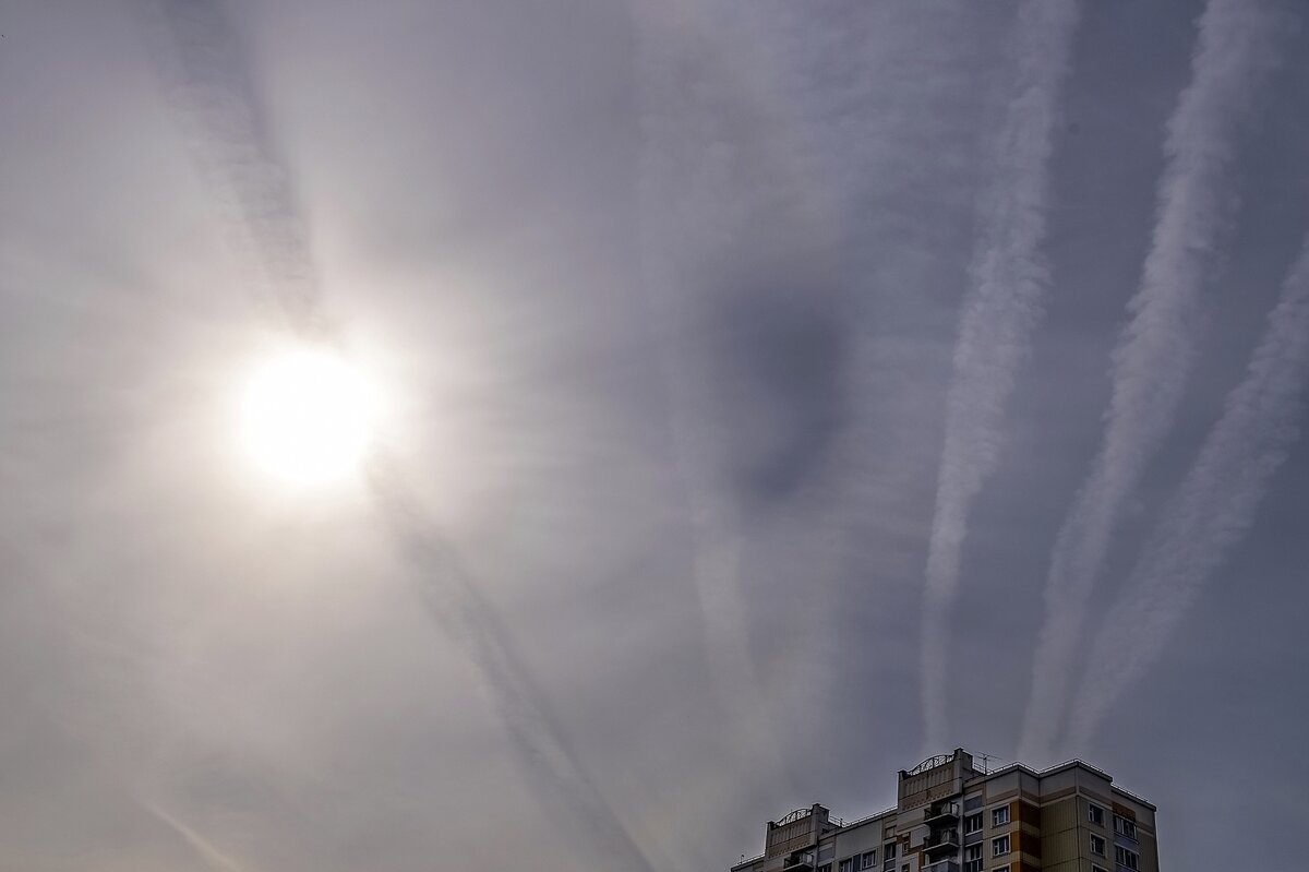 В майском небе - Валерий Иванович В майском небе - Валерий Иванович