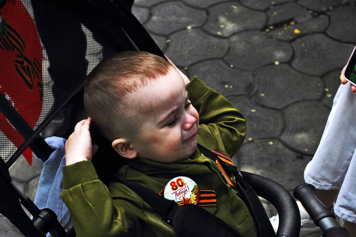 Не плачь! - Юрий Гайворонскiий Не плачь! - Юрий Гайворонскiий