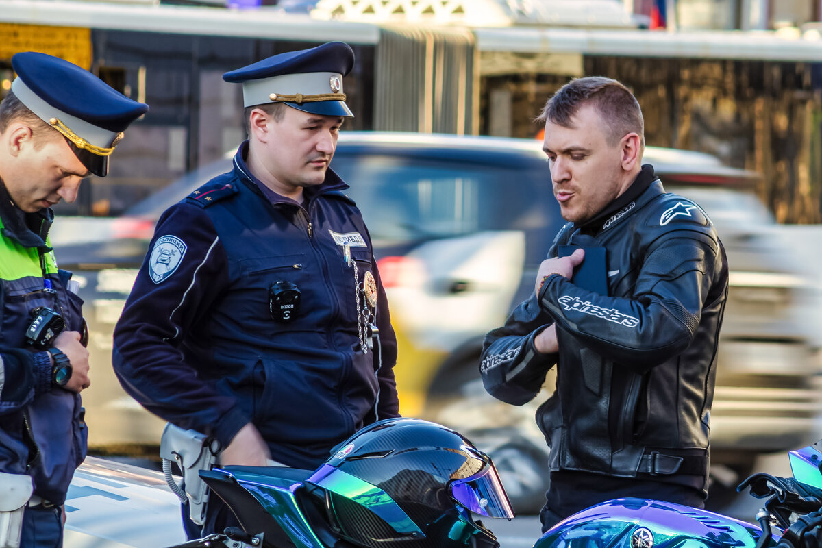 Права, конечно, лучше бы найти. - Игорь Викторов