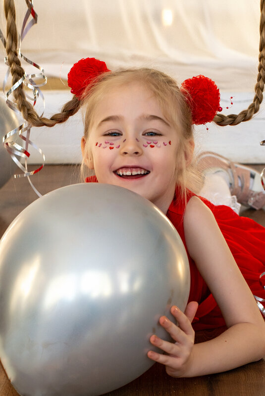 Девочка с шариками - Виктория Девочка с шариками - Виктория