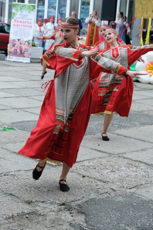 Танцы коллектива Калинки - Евгений 