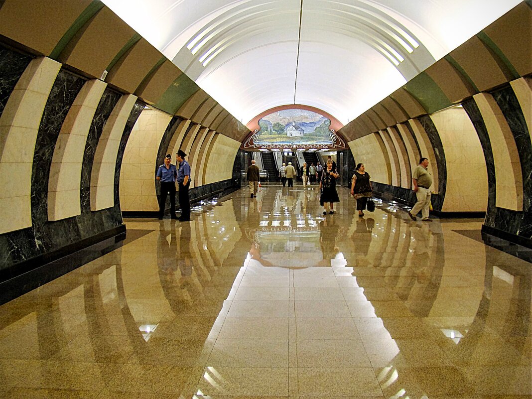 Овал станции Марьина Роща... - Анатолий Колосов