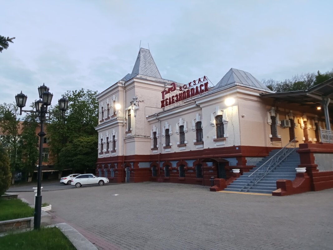 Ж/д вокзал, к которому не ходят поезда. Местный пародокс - Виктор Ж/д вокзал, к которому не ходят поезда. Местный пародокс - Виктор