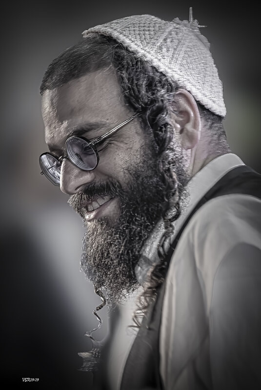 שמייכל אין אַ כיפּאַ - Shmual & Vika Retro שמייכל אין אַ כיפּאַ - Shmual & Vika Retro