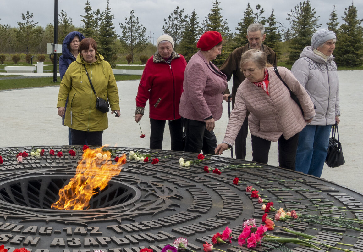 *** - Александр Русинов
