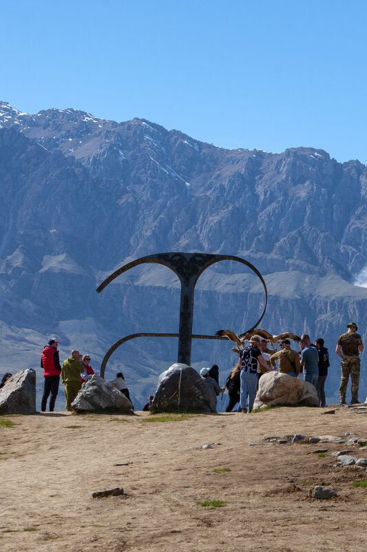 Памятник букве осетинского алфавита æ в горах - Gen Памятник букве осетинского алфавита æ в горах - Gen