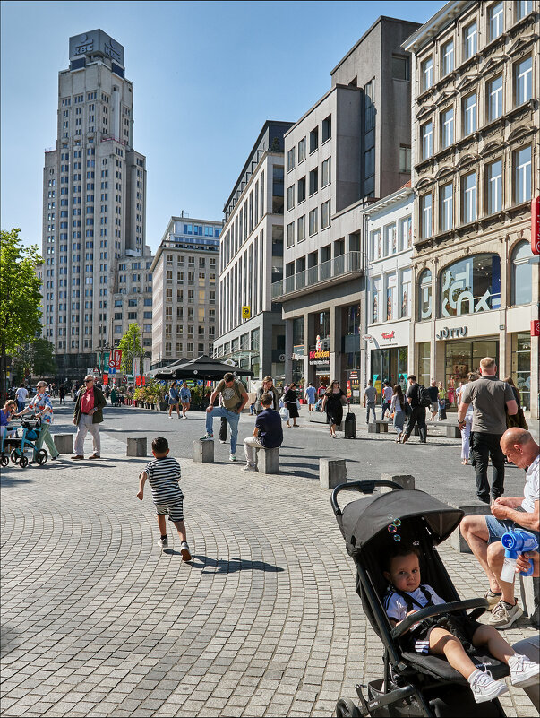 Антверпен. Весна, высотка и мыльные пузыри... - Валерий Готлиб