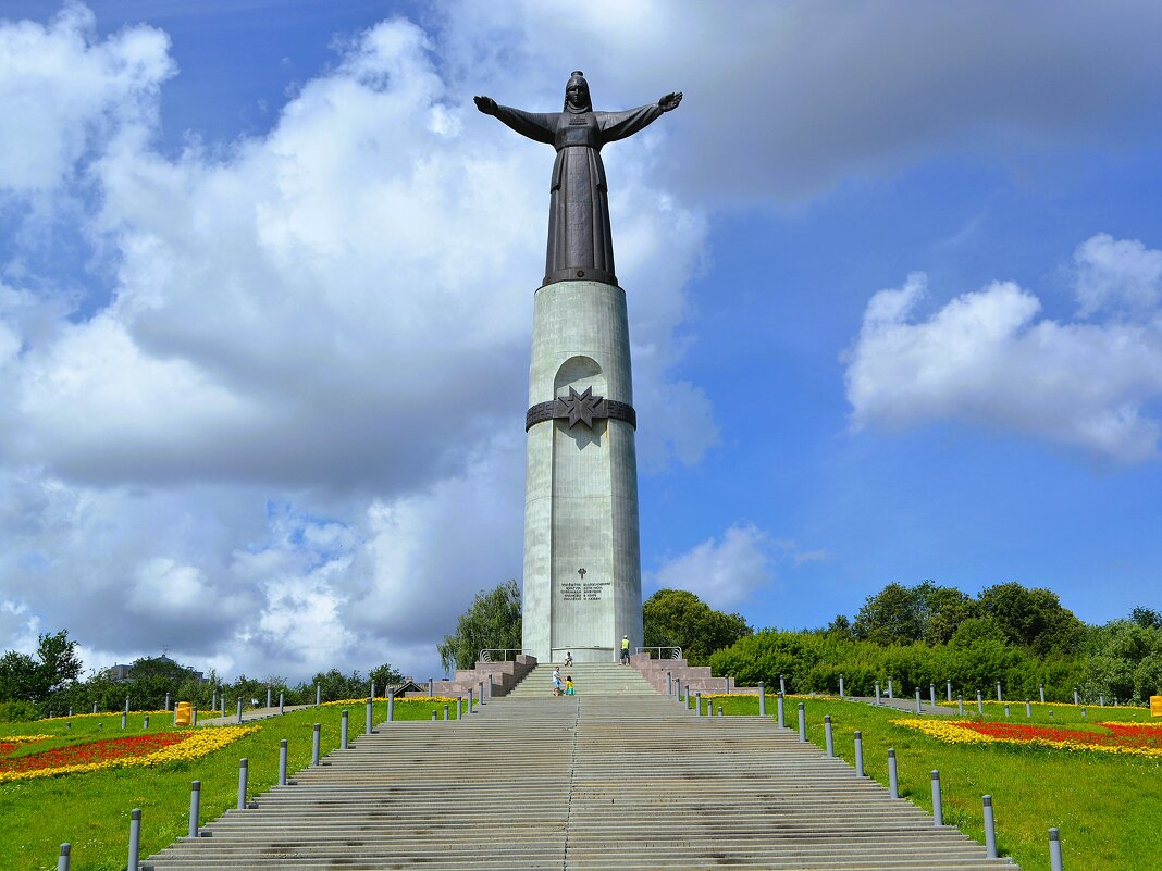 Чебоксары. Монумент "Мать-покровительница". - Пётр Чернега Чебоксары. Монумент "Мать-покровительница". - Пётр Чернега