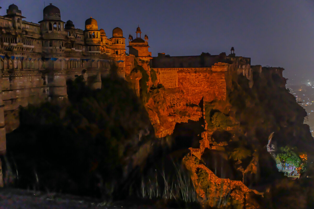 Форт Гвалиор ночью - Георгий А Форт Гвалиор ночью - Георгий А