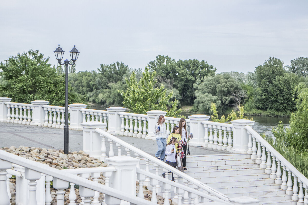 Девчонки на набережной - Коля Лукашов Девчонки на набережной - Коля Лукашов