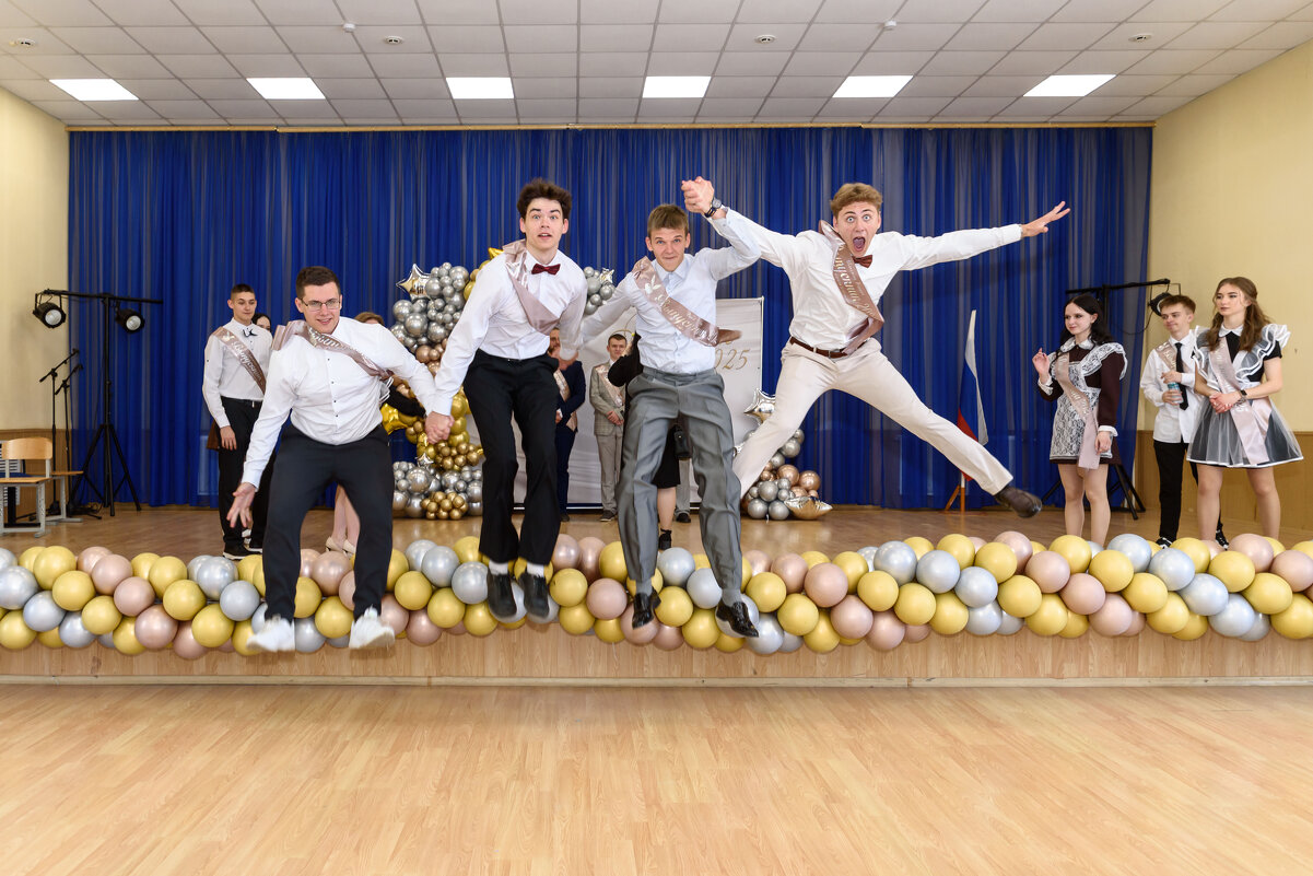 Последний звонок! - Анатолий Сидоренков Последний звонок! - Анатолий Сидоренков