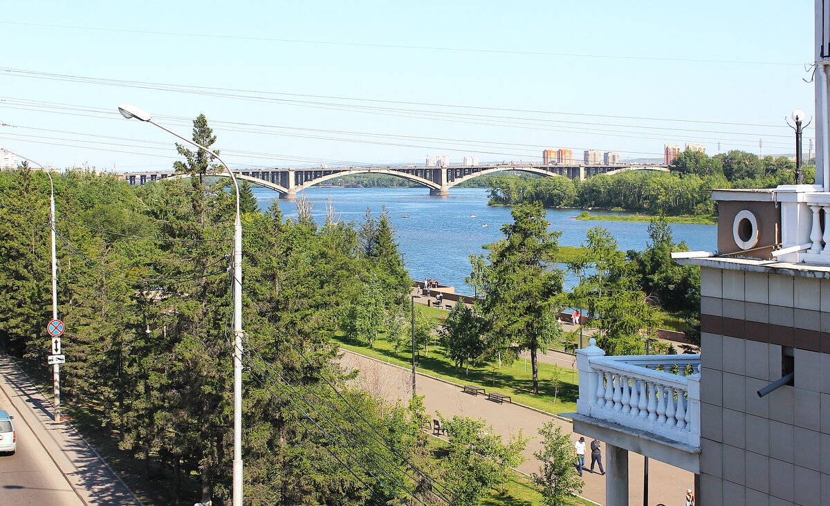 Таёжный город в горах на Енисее - Василий Таёжный город в горах на Енисее - Василий