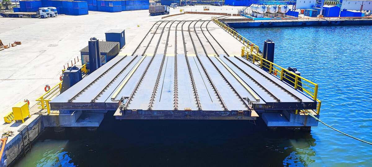 Паромный терминал. - Александр Владимирович Никитенко