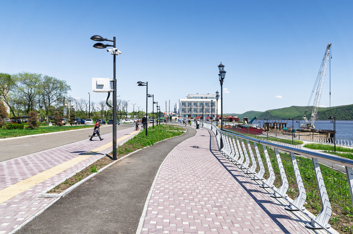 На набережной у Амура. - Виктор Иванович Чернюк На набережной у Амура. - Виктор Иванович Чернюк