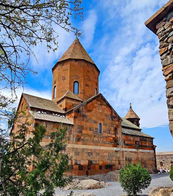 Хор Вира́п (арм. Խոր Վիրապ — глубокая темница) - Михаил Свиденцов Хор Вира́п (арм. Խոր Վիրապ — глубокая темница) - Михаил Свиденцов