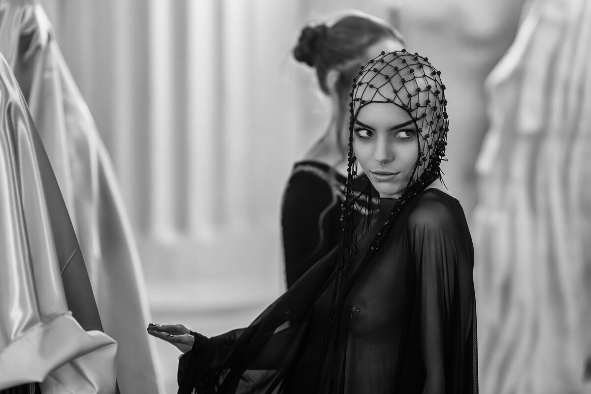 В кругу манекенов - Джованни Луче В кругу манекенов - Джованни Луче