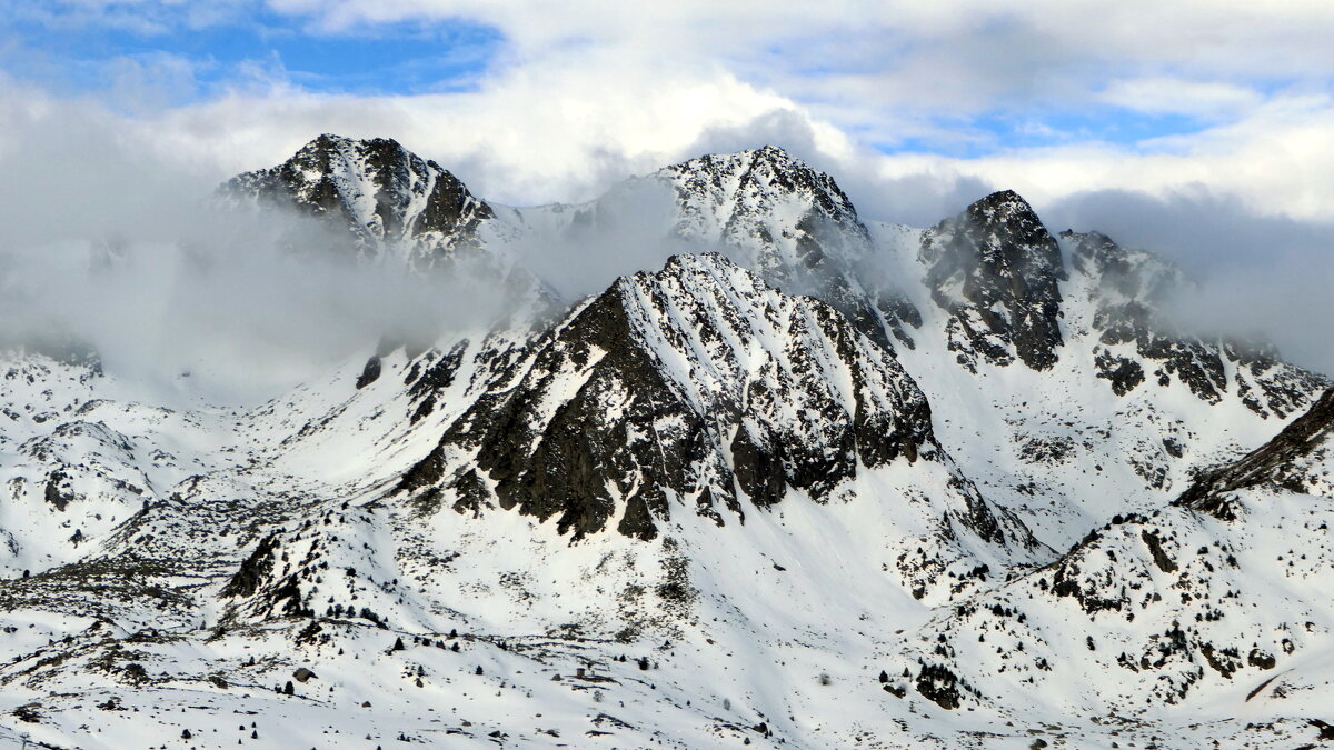 Андорра-ла-Велья, - ИСПАНСКИЙ, Походы, и треккинг в Пиренеях - "The Natural World" Александер Андорра-ла-Велья, - ИСПАНСКИЙ, Походы, и треккинг в Пиренеях - "The Natural World" Александер