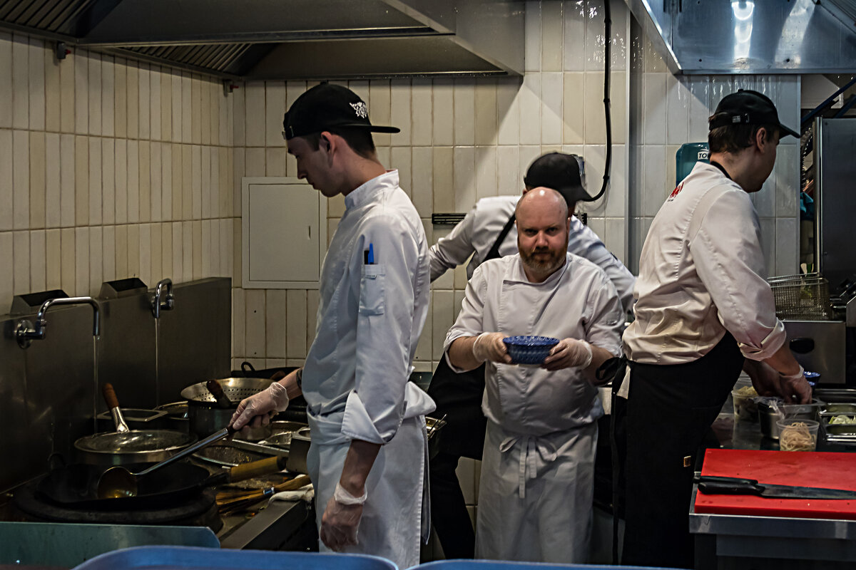 Кухонная жизнь (2) - Игорь Викторов Кухонная жизнь (2) - Игорь Викторов