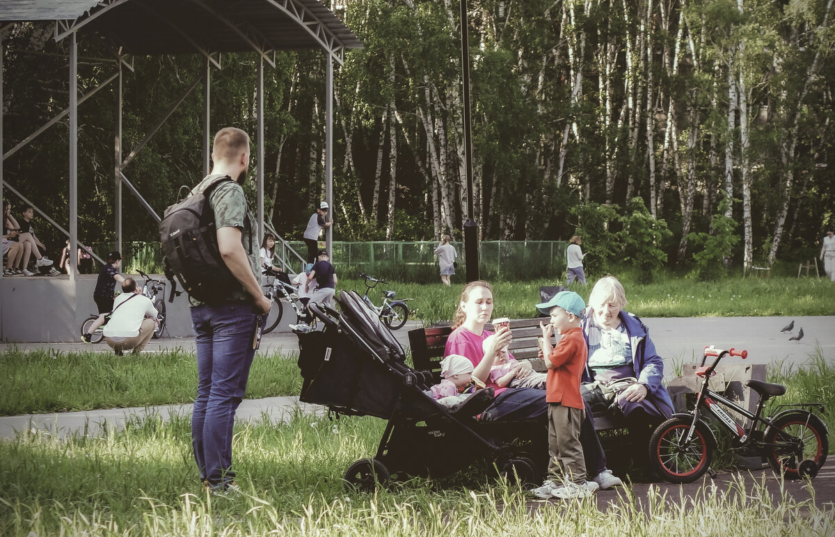 Семейная прогулка - Сергей Царёв