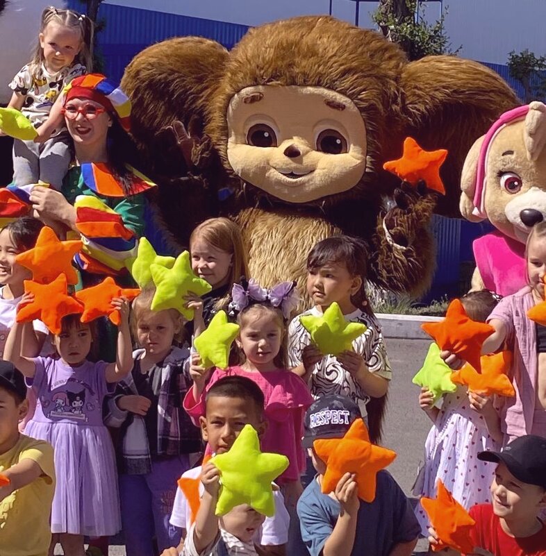 Детей с праздником - Андрей Хлопонин