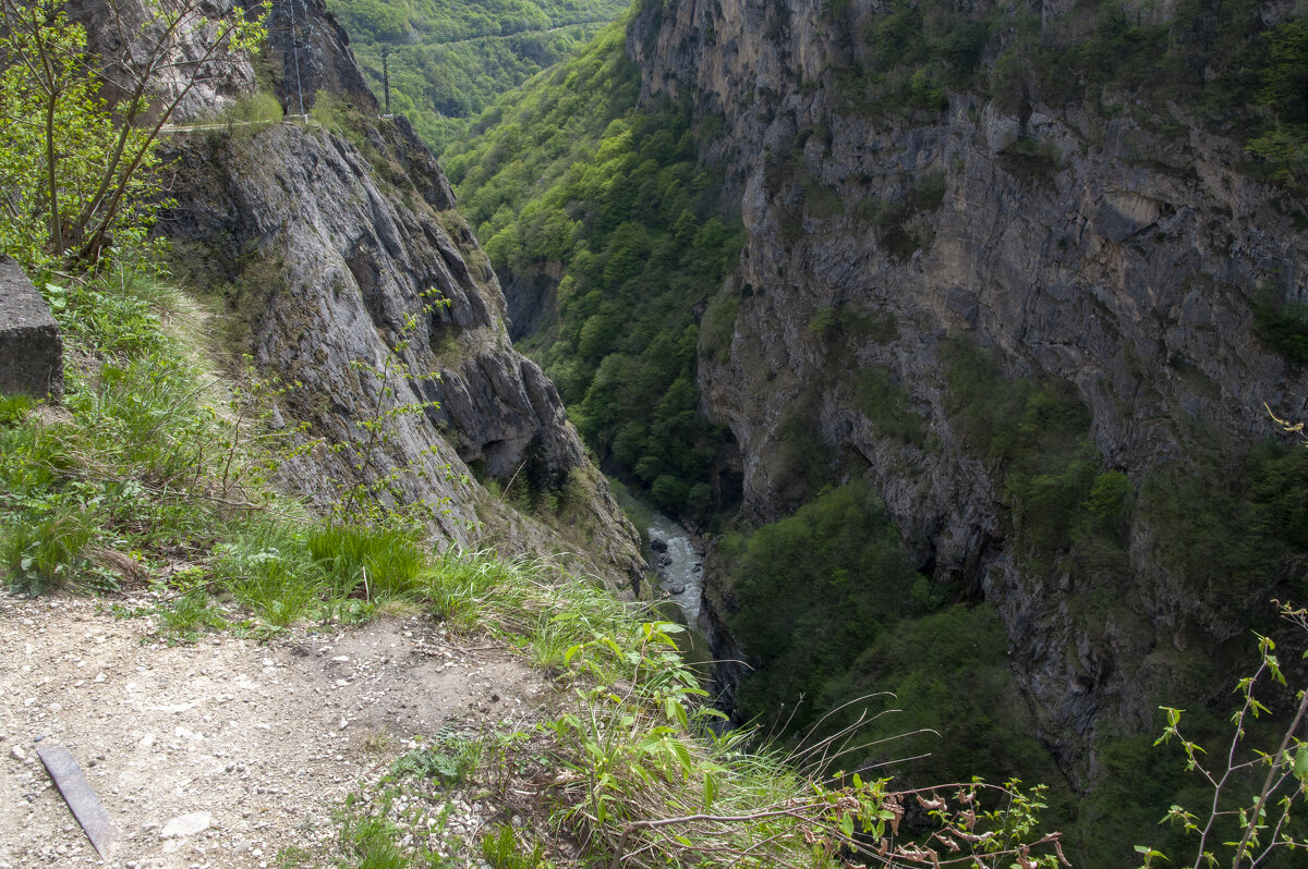 Черекское ущелье - вид от старой балкарской дороги - Gen Черекское ущелье - вид от старой балкарской дороги - Gen