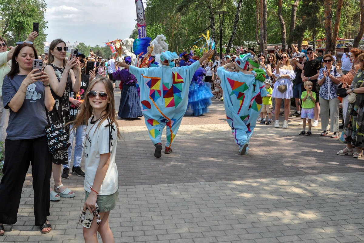 Шествие уличных театров на открытии ХIV - го Платоновского фестиваля - Татьяна Машошина Шествие уличных театров на открытии ХIV - го Платоновского фестиваля - Татьяна Машошина