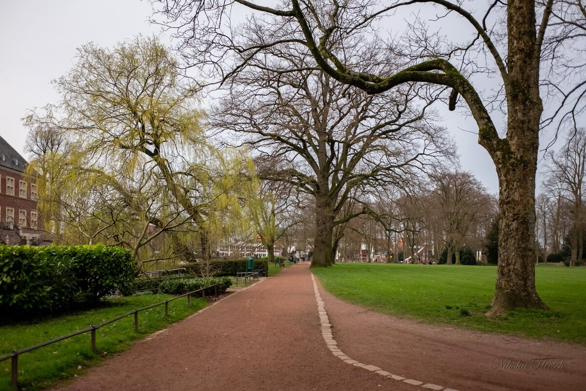 В парке городском... - Николай Гирш В парке городском... - Николай Гирш