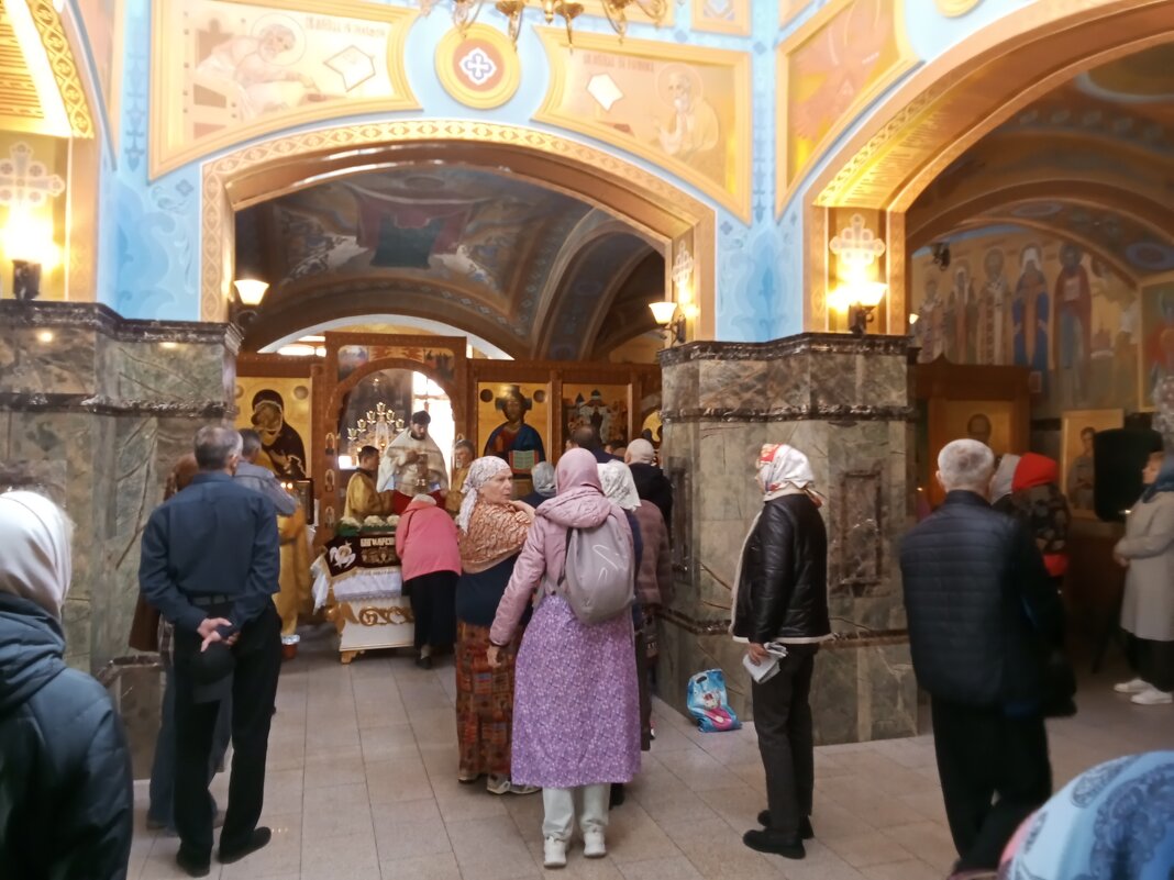 В храме Пресвятой Богородицы - Виктор В храме Пресвятой Богородицы - Виктор