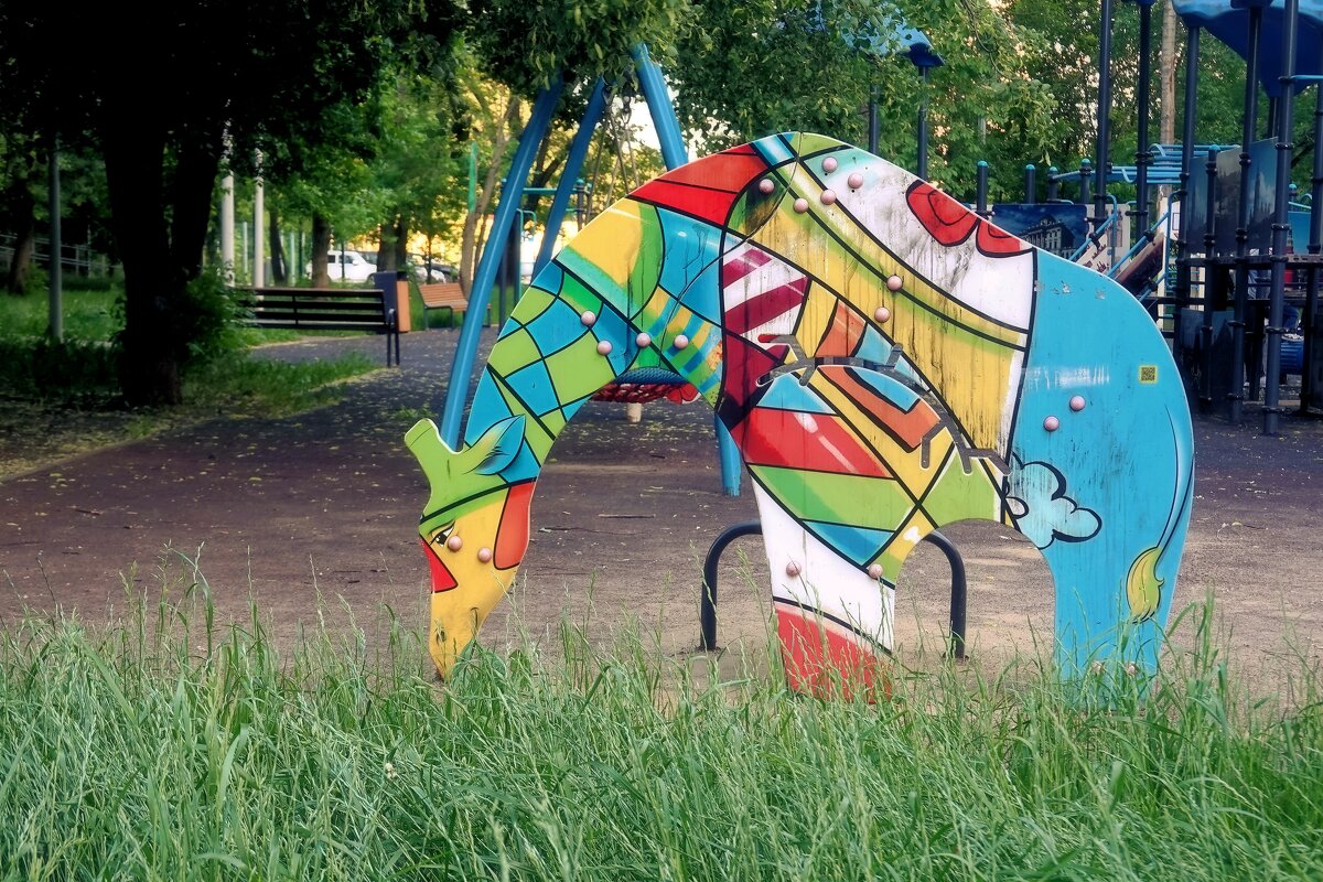 Пощипать свежей травки, пока детвора не набежала. - Татьяна Помогалова Пощипать свежей травки, пока детвора не набежала. - Татьяна Помогалова