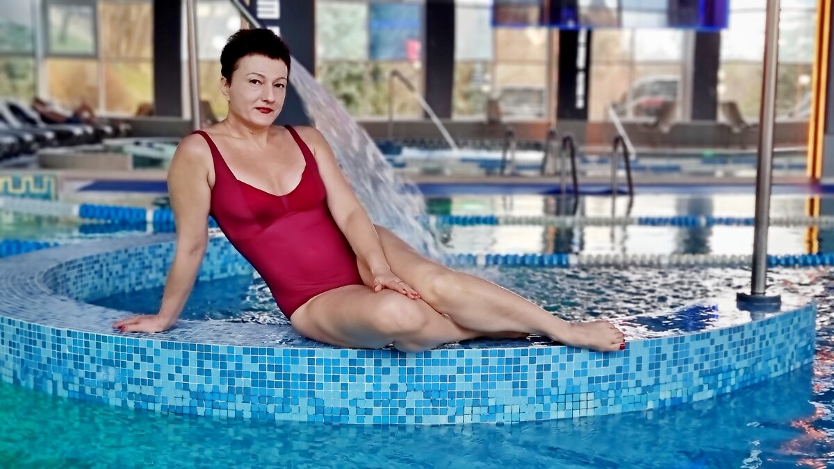 В бассейне - Лана 