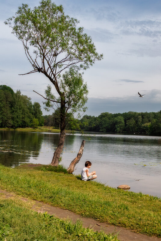 у озера - Michel 