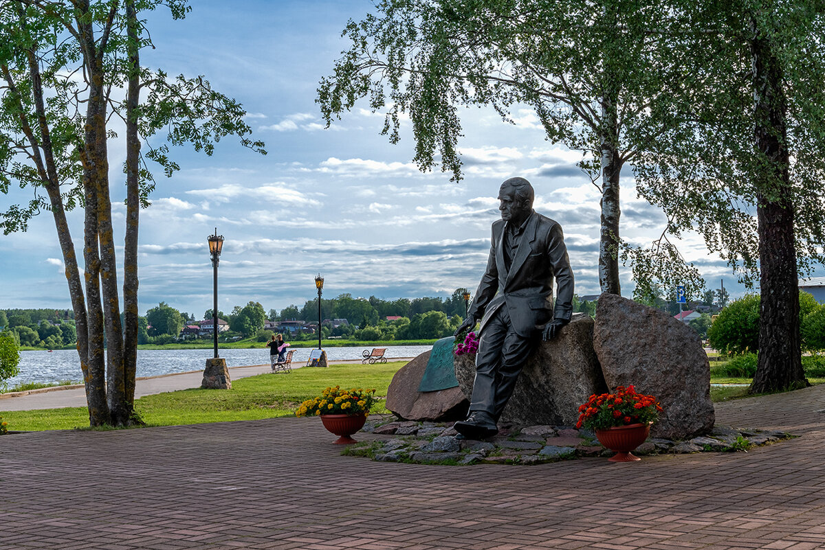 Памятник актёру театра и кино З.Е.Гердту (г.Себеж, Псковская область) - Виктор Желенговский