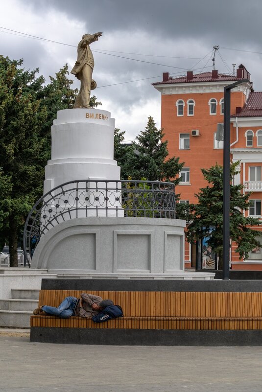 В центре города - Игорь Сикорский