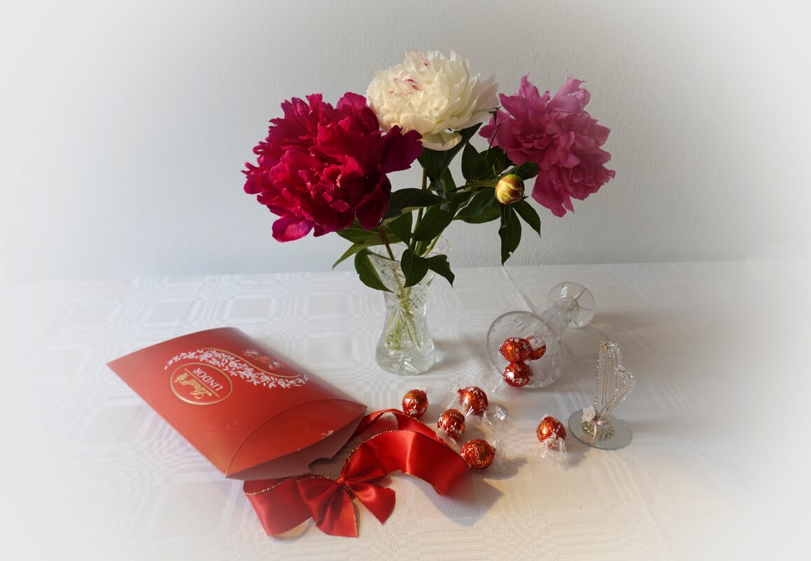 "Пион цветной, пион волшебный и.... нежен сладкий аромат..." - Галина "Пион цветной, пион волшебный и.... нежен сладкий аромат..." - Галина