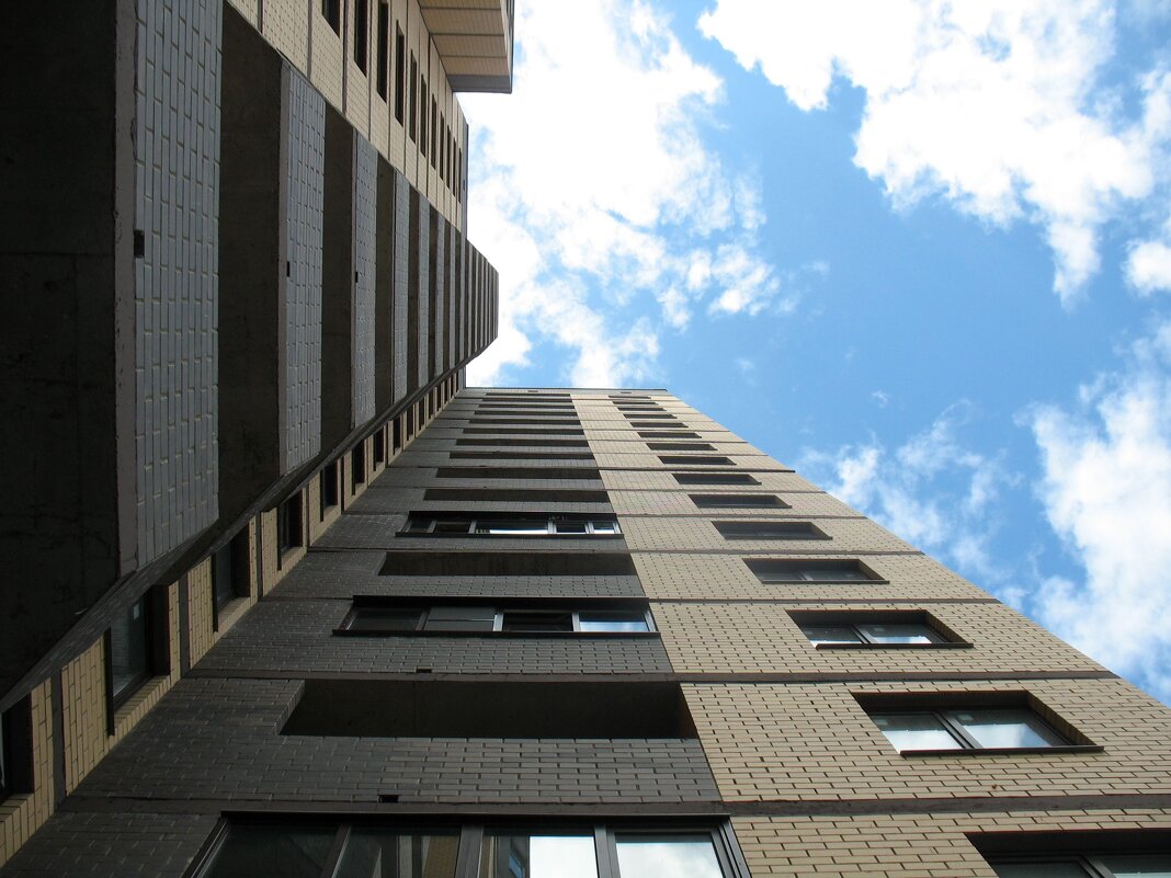 Вверх - Андрей Л. В. Вверх - Андрей Л. В.